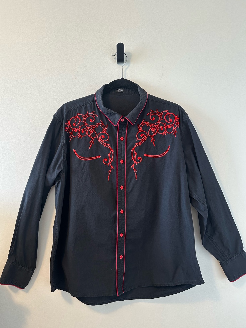 Coofandy Mens Black Button Down Long Sleeve Western Shirt with Red Accents. Sz M